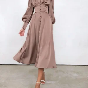 Suzanne | Elegante Robe aus glänzendem Stoff